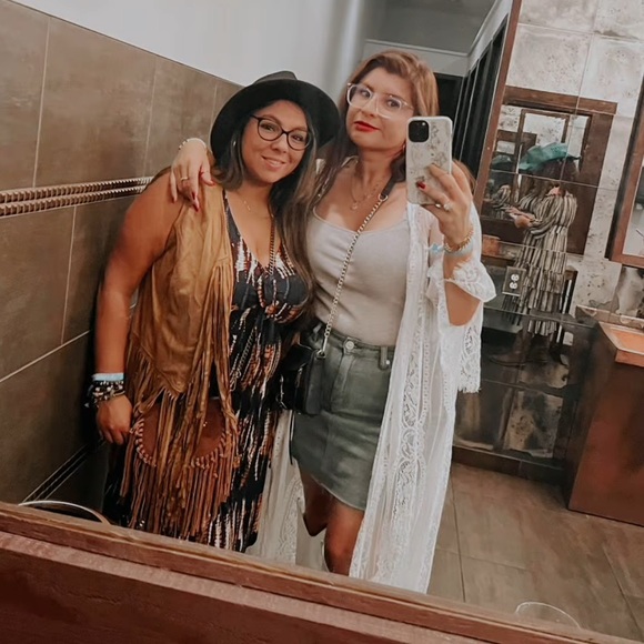 HEY! WELCOME TO MY CLOSET - Picture 8 of 11